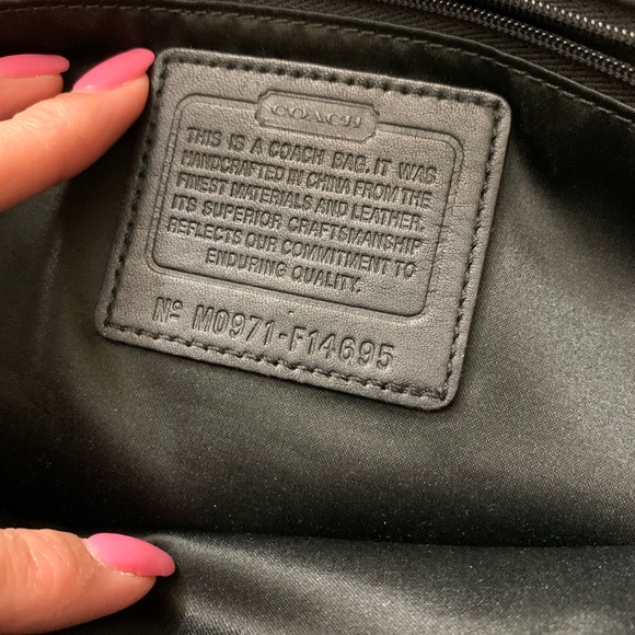 COACH Brown Signature handbag. - Picture 3 of 7